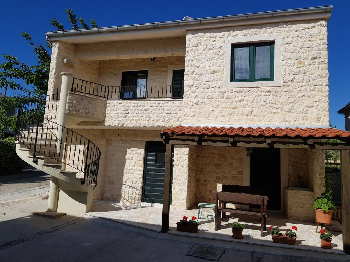 Holiday Home Jakov บาร์บินเย ภายนอก รูปภาพ